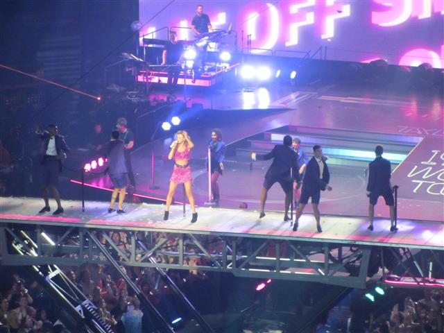 taylorswift-ottawa10 (Small)