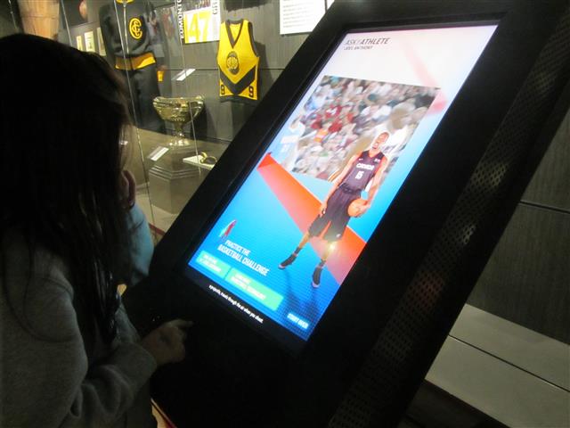 433_LearningToShootABasket