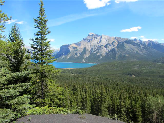 646_OverlookingLakeMinnewanka